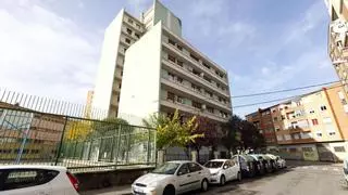 Allana una casa con su bebé en brazos e intenta apuñalar a su ex en Zaragoza mientras le exige una manutención