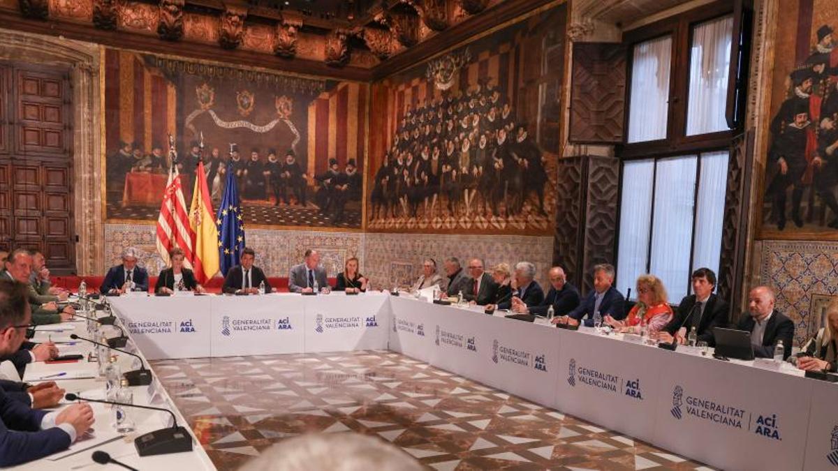 La reunión de Carlos Mazón y Marián Cano con los sectores afectados por los aranceles.