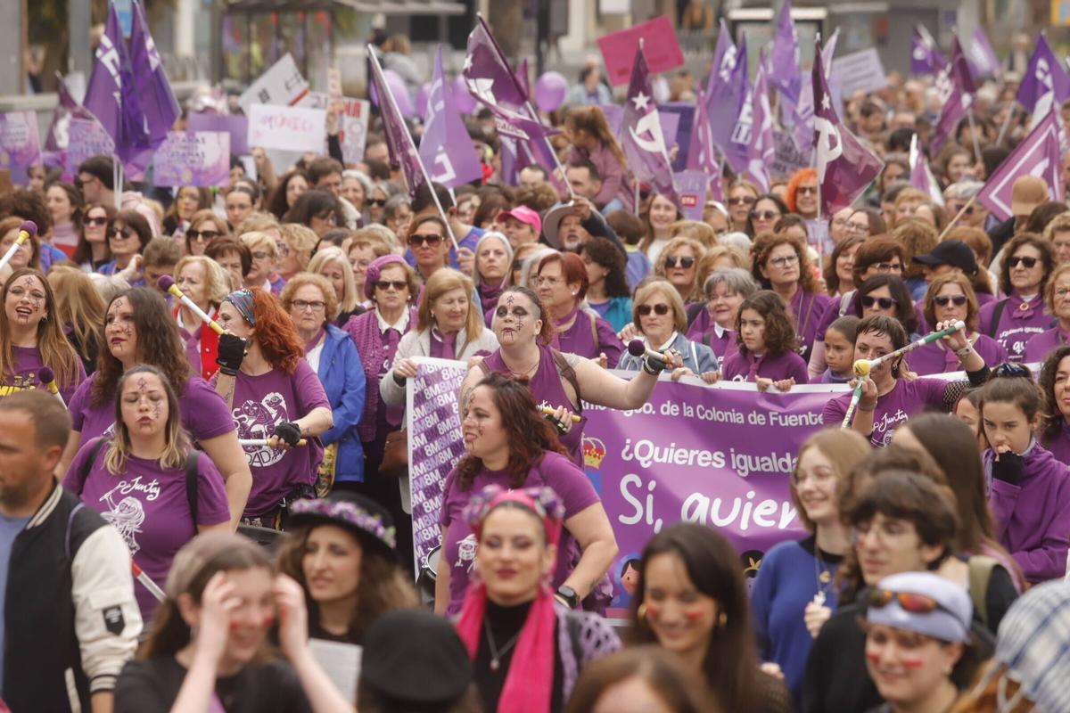 El 8M toma las calles de Córdoba pese a la amenaza de lluvia
