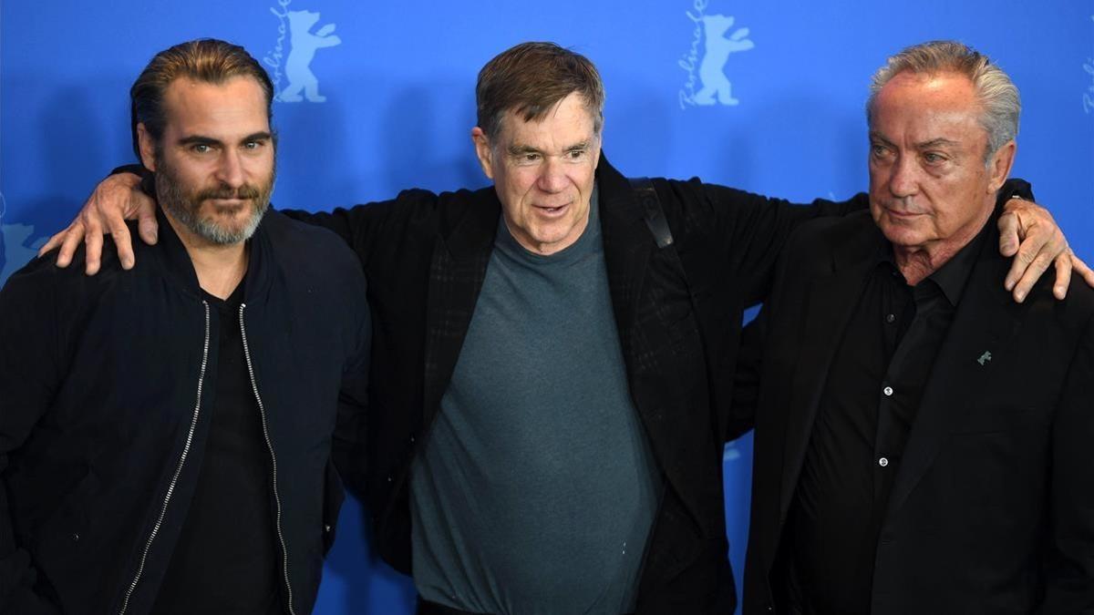 Joaquin Phoenix, Gus van Sant y Udo Kier, en la presentación de 'Don't worry he won't get far on foot' en Berlín