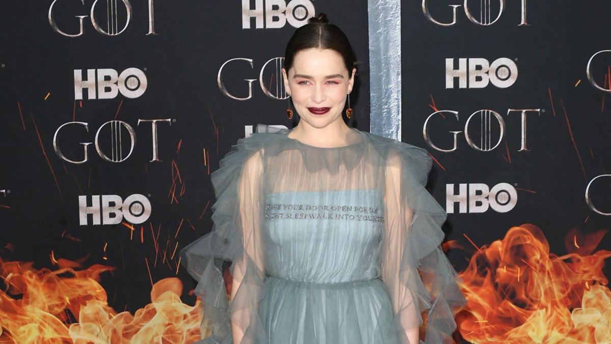 Emilia Clarke con vestidazo de Valentino