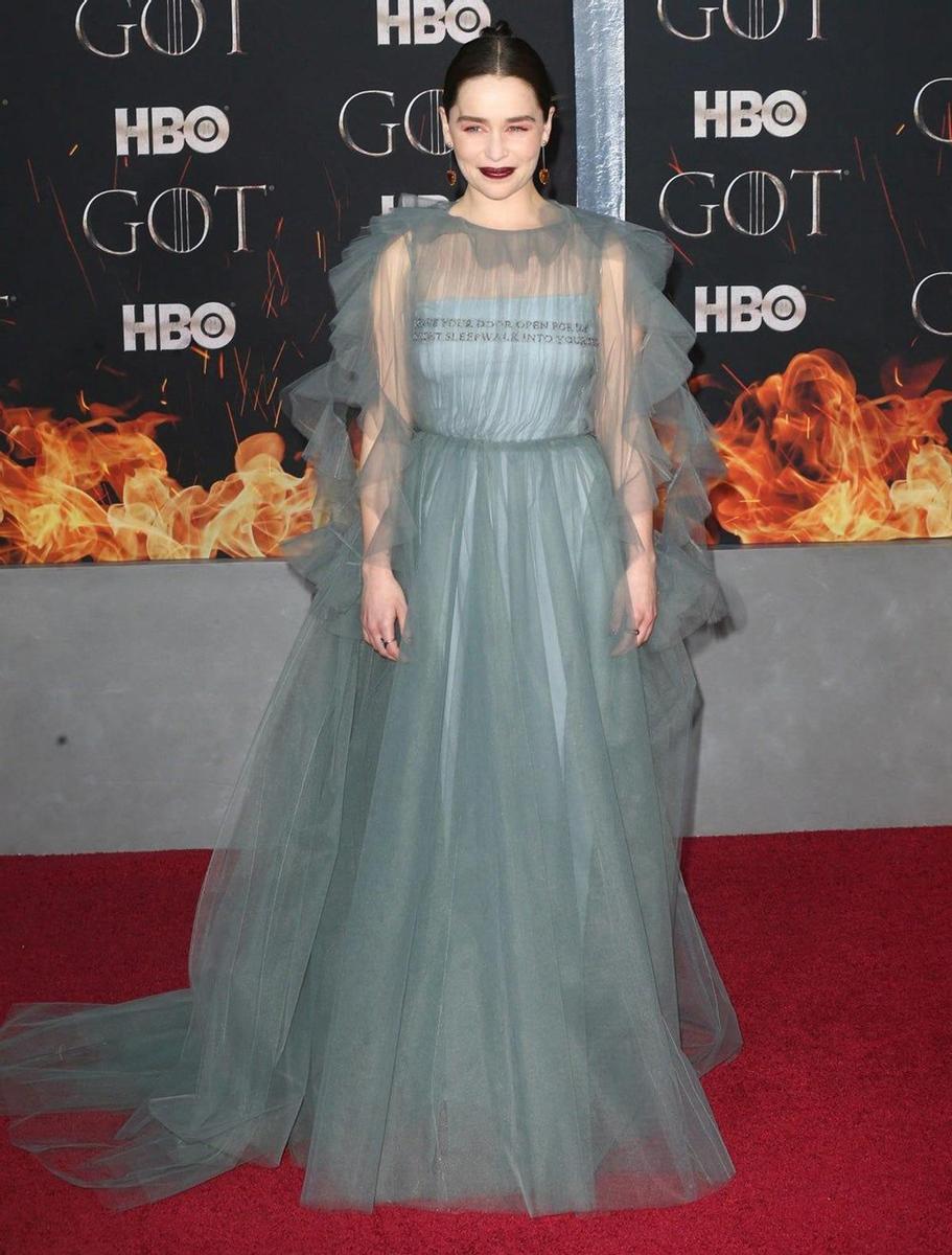 Emilia Clarke con vestidazo de Valentino