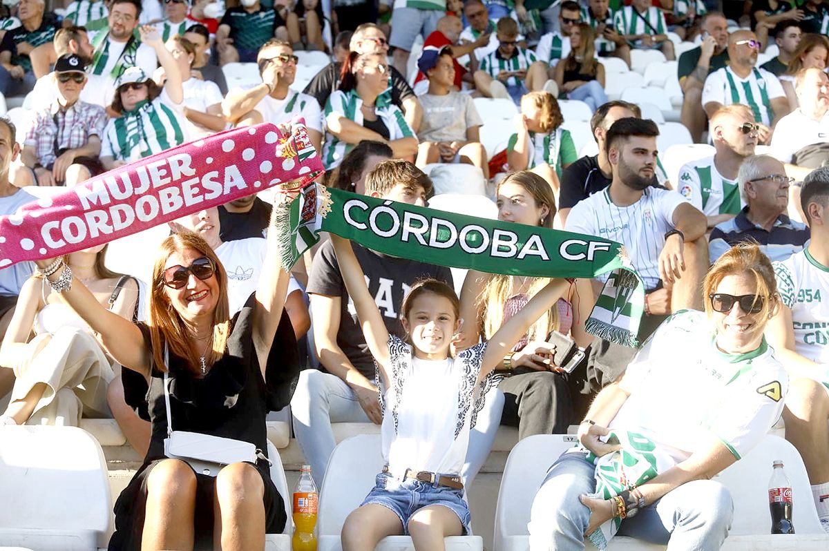 Las imágenes de la afición del Córdoba CF - Fuenlabrada