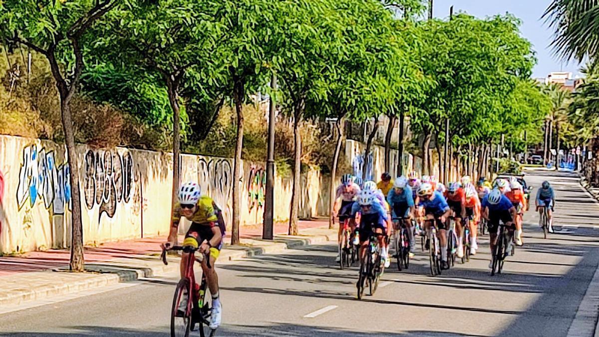 Un grupo de ciclistas en una de las carreras.