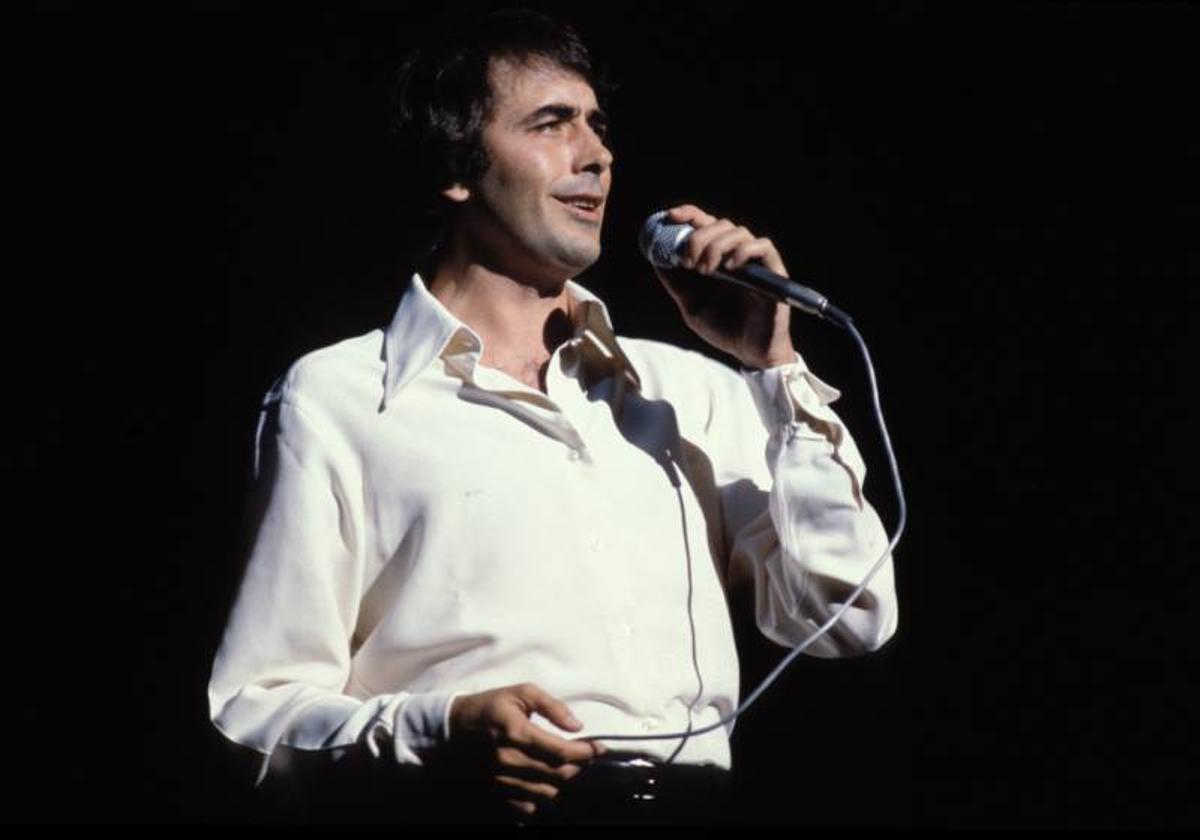 Joan Manuel Serrat usaba la música para tocarle el culo a las mujeres