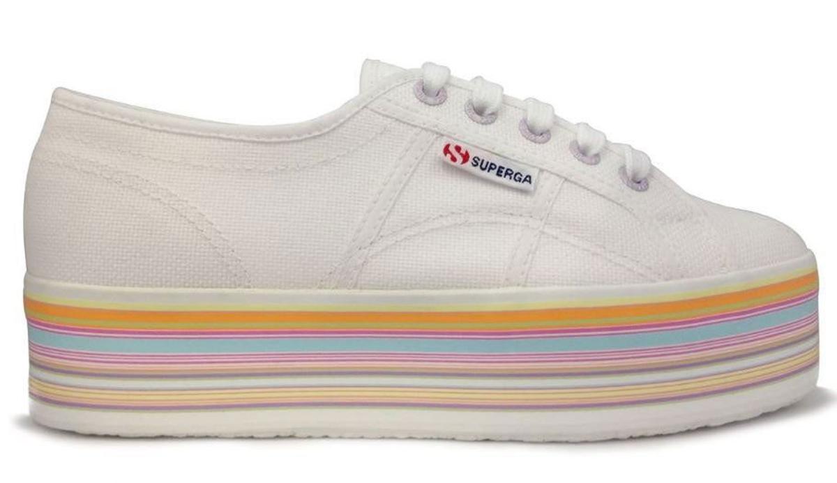 Zapatillas de Superga (Precio: 56 euros)