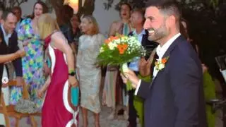 Un miembro del Consell se 'casa' consigo mismo