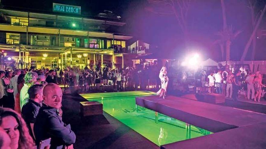 Nikki Beach Mallorca celebró ayer su cuarto aniversario con cena y espectáculo