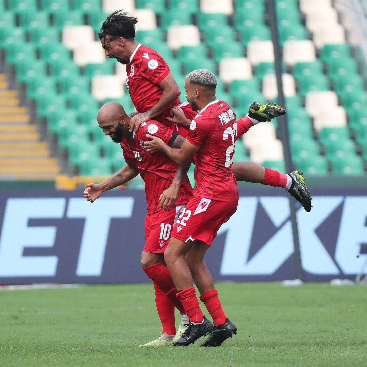 fútbol. Copa de África. Los jugadores del Guinea Ecuatorial celebran uno de los goles de Nsue