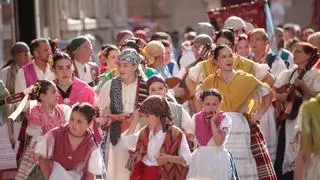 Miles de huertanos abarrotan hoy la ciudad de Murcia para disfrutar del Bando con la mirada puesta en el cielo