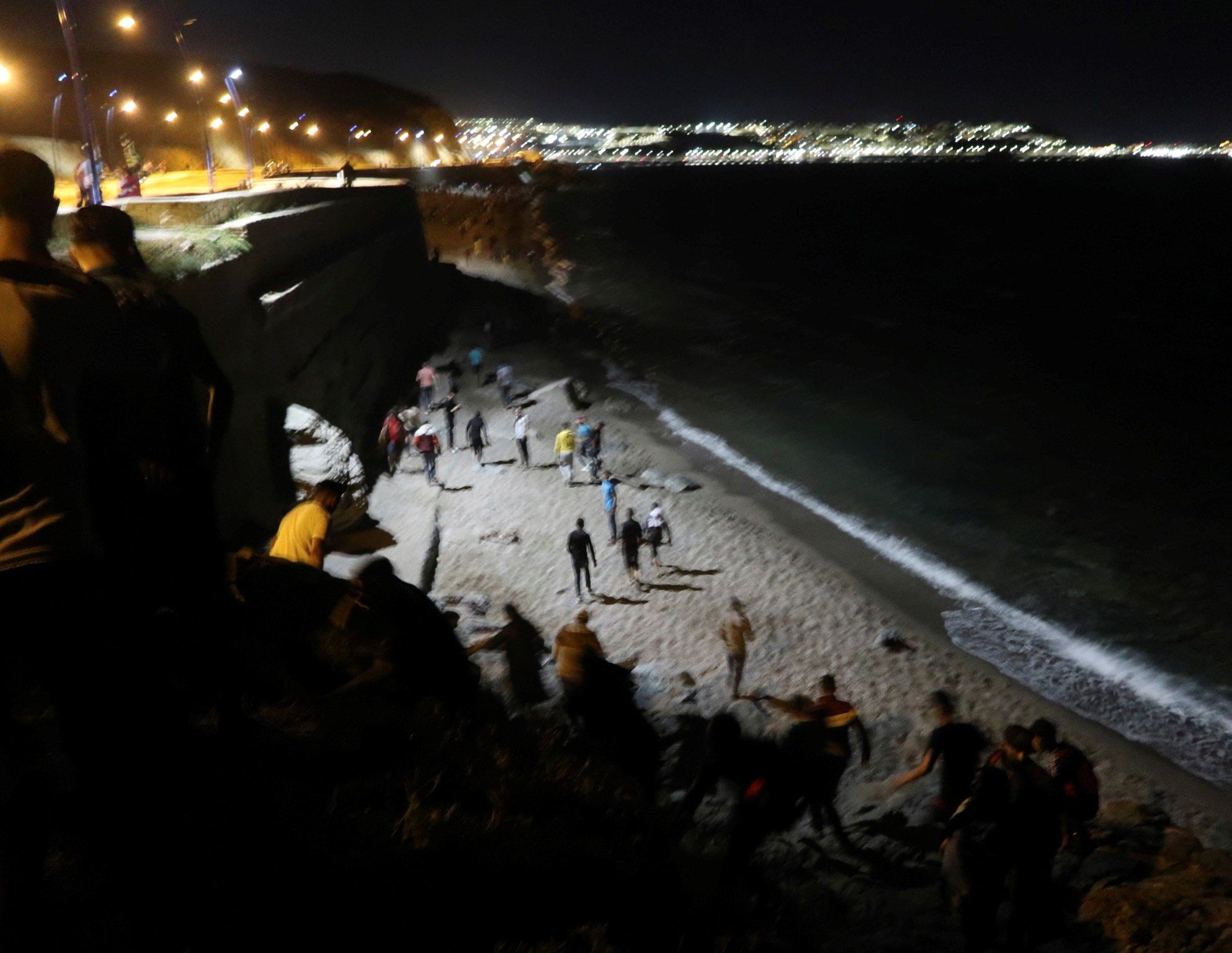 Más de 5.000 migrantes entran en Ceuta a nado