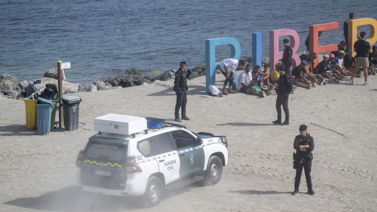 CRISIS MIGRATORIA EN CEUTA | Dos guardias civiles y un militar, heridos por migrantes en dos incidentes en Ceuta