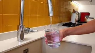 Más de 6.000 personas con un consumo de agua de hasta 111 litros al día podrán ver rebajado su recibo en Elche