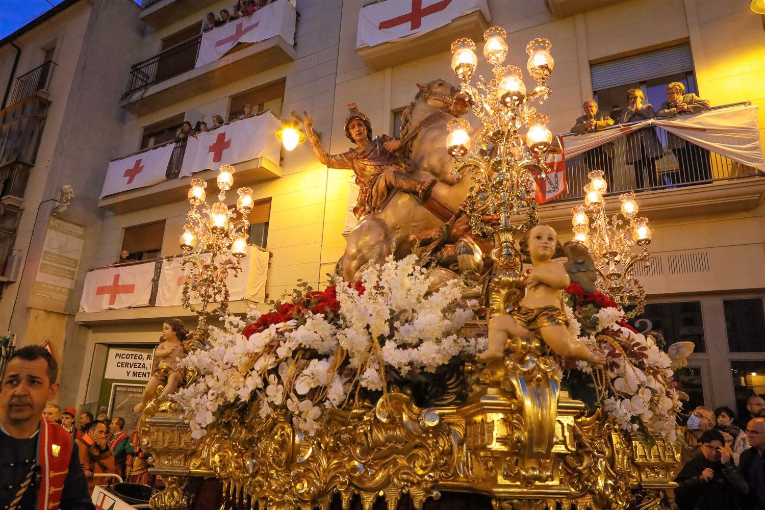 Alcoy rinde culto a su patrón