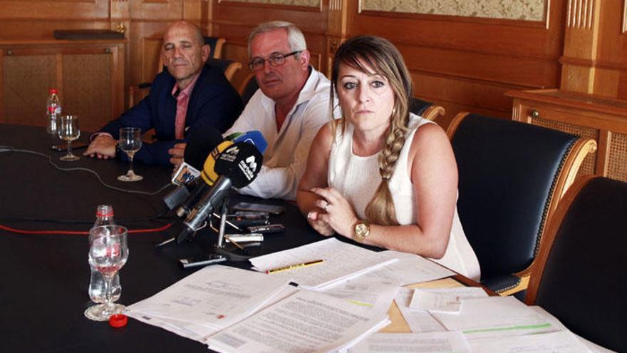 Manuel Osorio, Rafael Piña y Gema Midón, en Marbella.