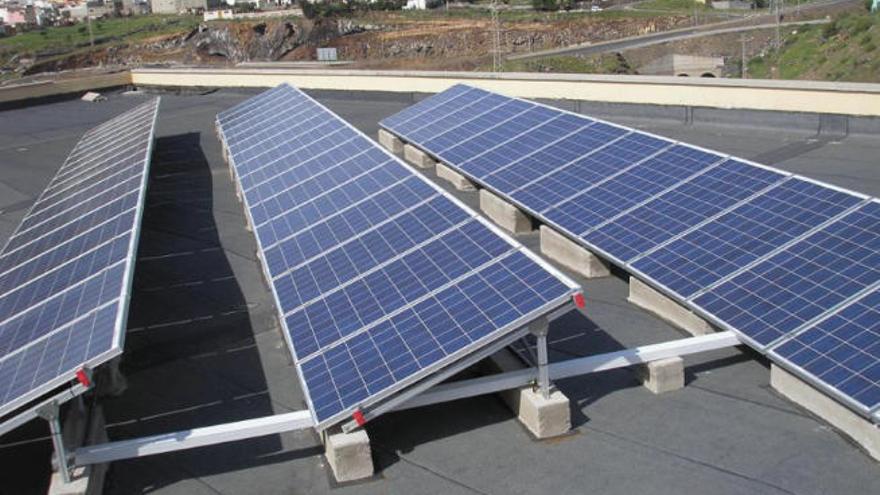 Instalación de placas solares en el IES San Matías de Taco.