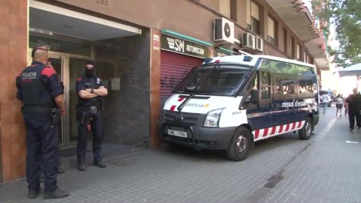 Operación policial de los Mossos contra el blanqueo de capital y tráfico de drogas en la Zona Franca de Barcelona.