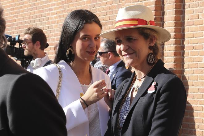 Victoria Federica y la infanta Elena durante la feria de San Isidro, 2019.