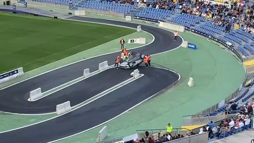 Rally Islas Canarias 2026: Vuelco del coche de Antonio Forné en el Estadio de Gran Canaria