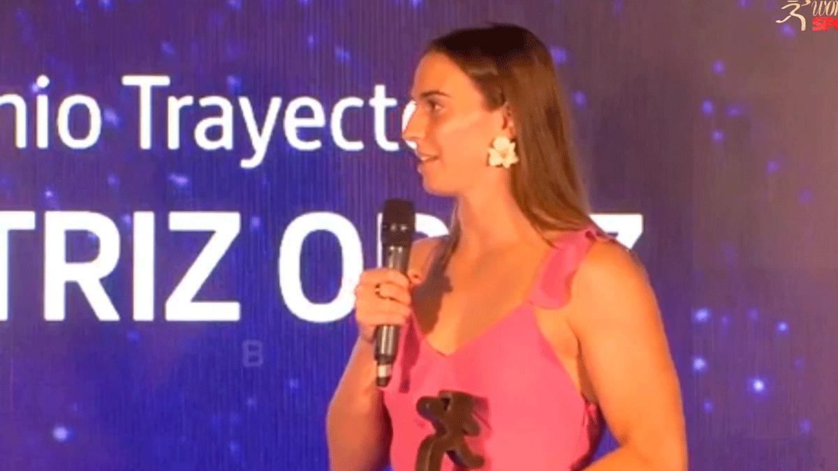 Beatriz Ortiz recoge el Premio Trayectoria en la Gala Woman SPORT