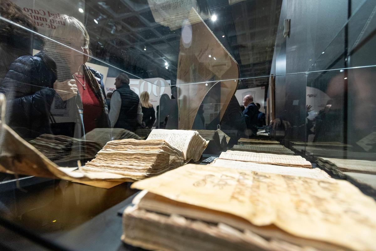 Una instantánea de la exposición que tuvo lugar sobre la historia del Misteri d'Elx en el Museo de Arte y de Historia de Elche (MAHE).