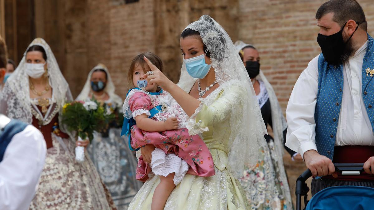 Búscate en el segundo día de Ofrenda por las calles del Mar y Avellanas (entre las 11.00 y 12.00 horas)