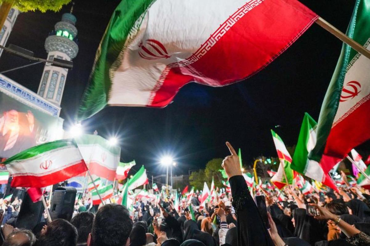 Els EUA continuen esperant una resposta de l’Iran al pla de pau mentre els dos països incendien Ormuz amb atacs diaris