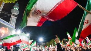 Els EUA continuen esperant una resposta de l’Iran al pla de pau mentre els dos països incendien Ormuz amb atacs diaris