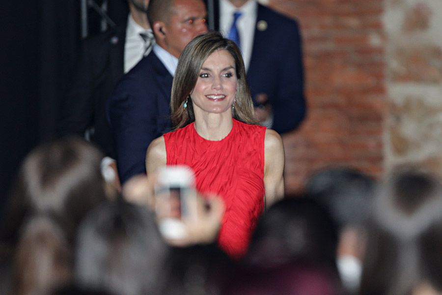 Letizia Ortiz, de rojo en el Matadero de Madrid