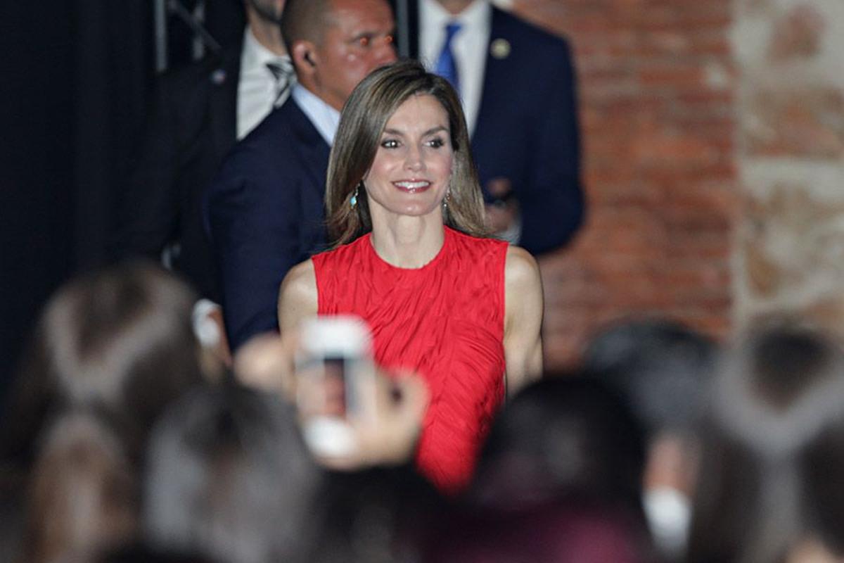 Letizia Ortiz, de rojo en el Matadero de Madrid