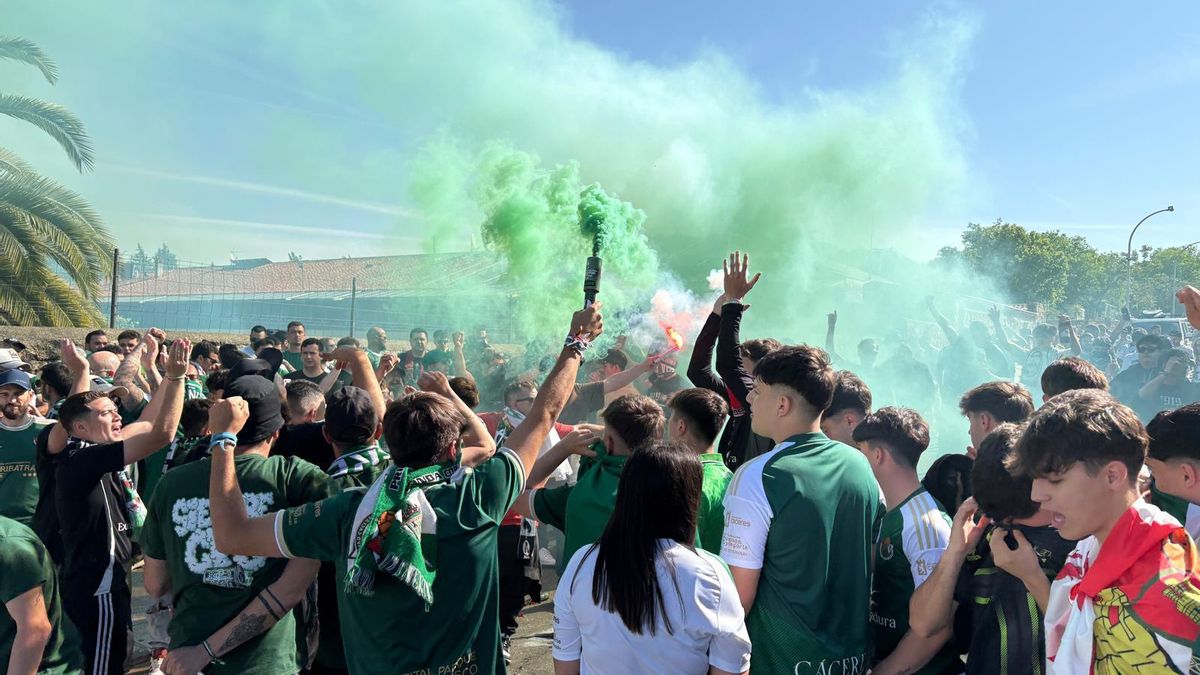 Ambiente en la previa del partido entre Cacereño y Ávila