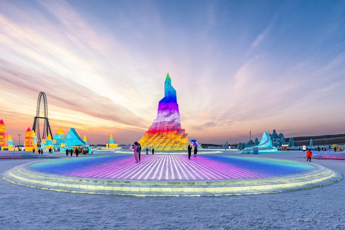 Esculturas de hielo en el Harbin Ice and Snow World, en Harbin, en la provincia china de Heilongjiang.