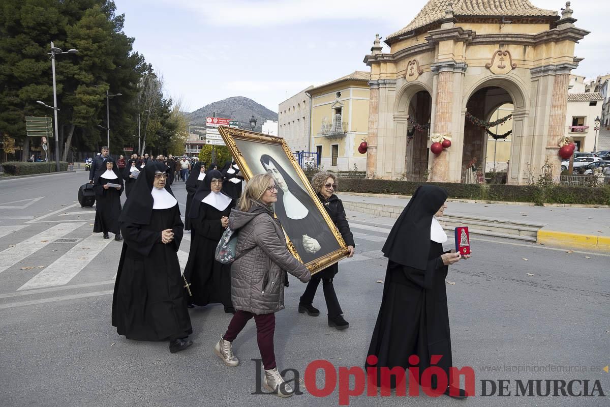 Así ha sido el traslado del cuatro y la reliquia de Santa Teresa de Jornet desde el Asilo hasta la Parroquia de la Concepción en Caravaca