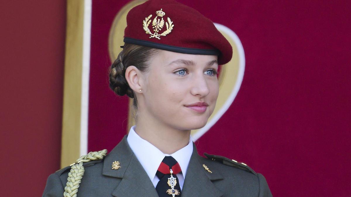 El peinado obligatorio para la princesa Leonor y sus compañeras en la Academia Militar