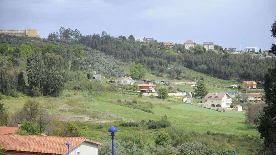 Vista de los terrenos por los que Fomento proyectaba construir el vial 18, en el concello de Culleredo.