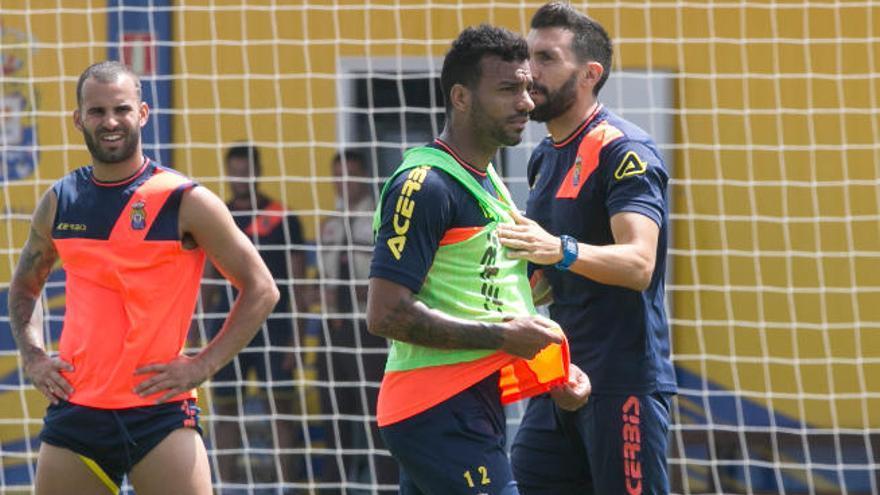 Míchel Macedo, Éder Sarabia y Jesé Rodríguez, en un entrenamiento de esta semana en El Hornillo.