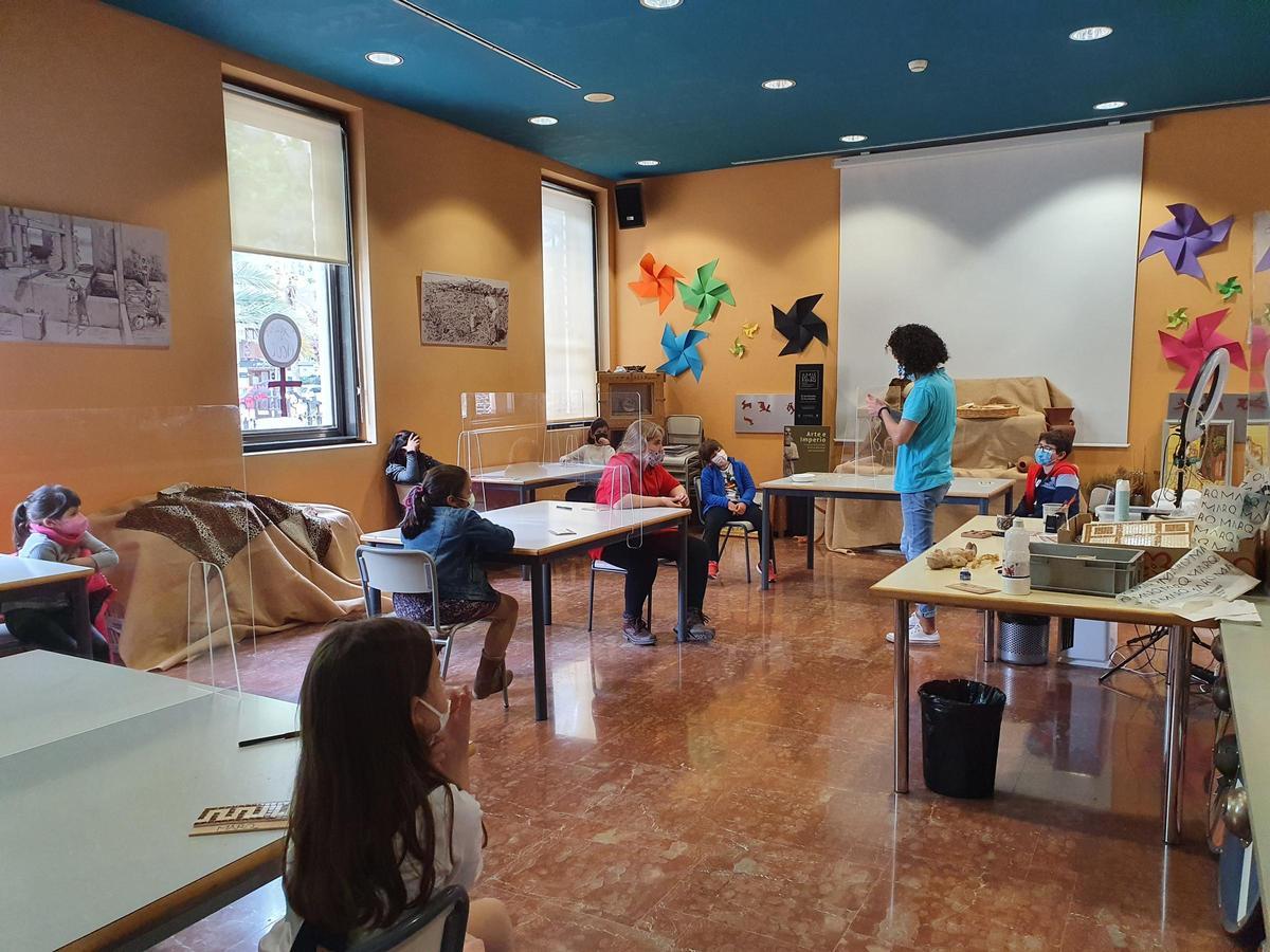 El aforo de las propuestas, orientadas a niños y niñas de entre 6 y 12 años, es limitado y la inscripción gratuita puede realizarse en las taquillas del MARQ.