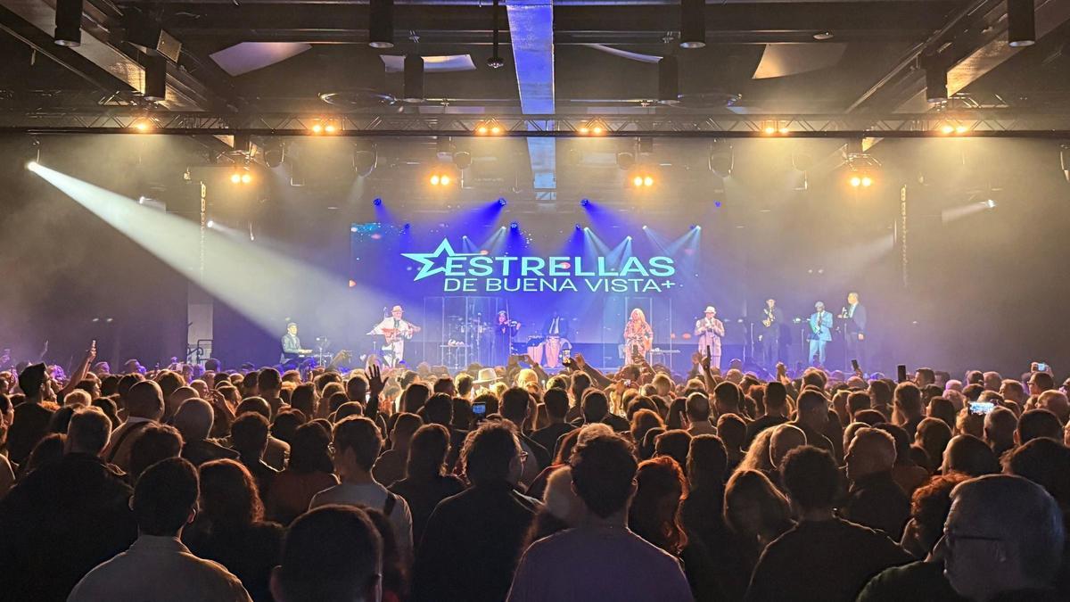 Estrellas de Buena Vista y Más llena el Auditorio Roig Arena