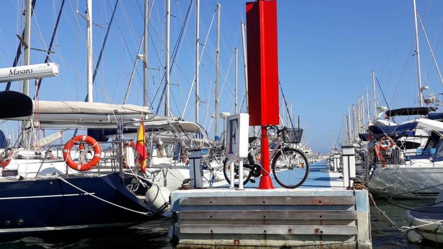 El Puerto inspecciona 158 balizas, 36 en mal estado, en el litoral de  Alicante - Información