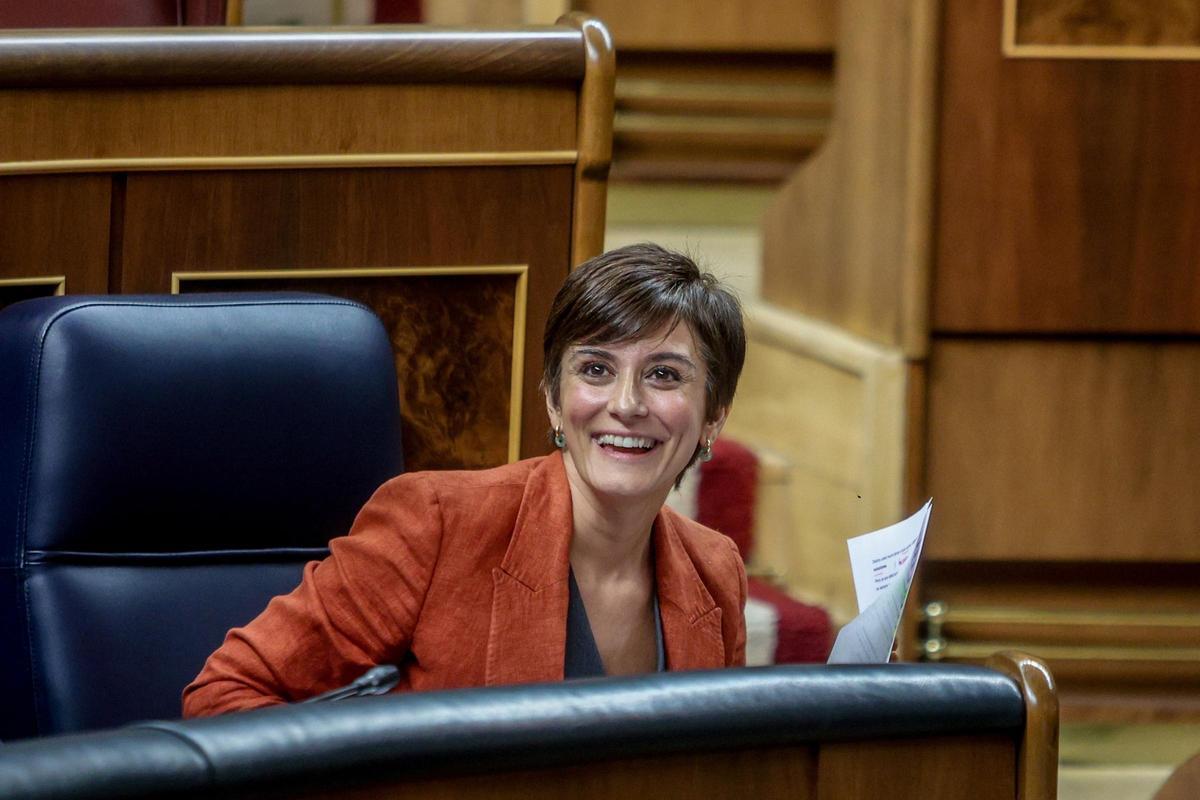 La ministra de Vivienda, Isabel Rodríguez, durante una sesión de control al Gobierno, en el Congreso de los Diputados.