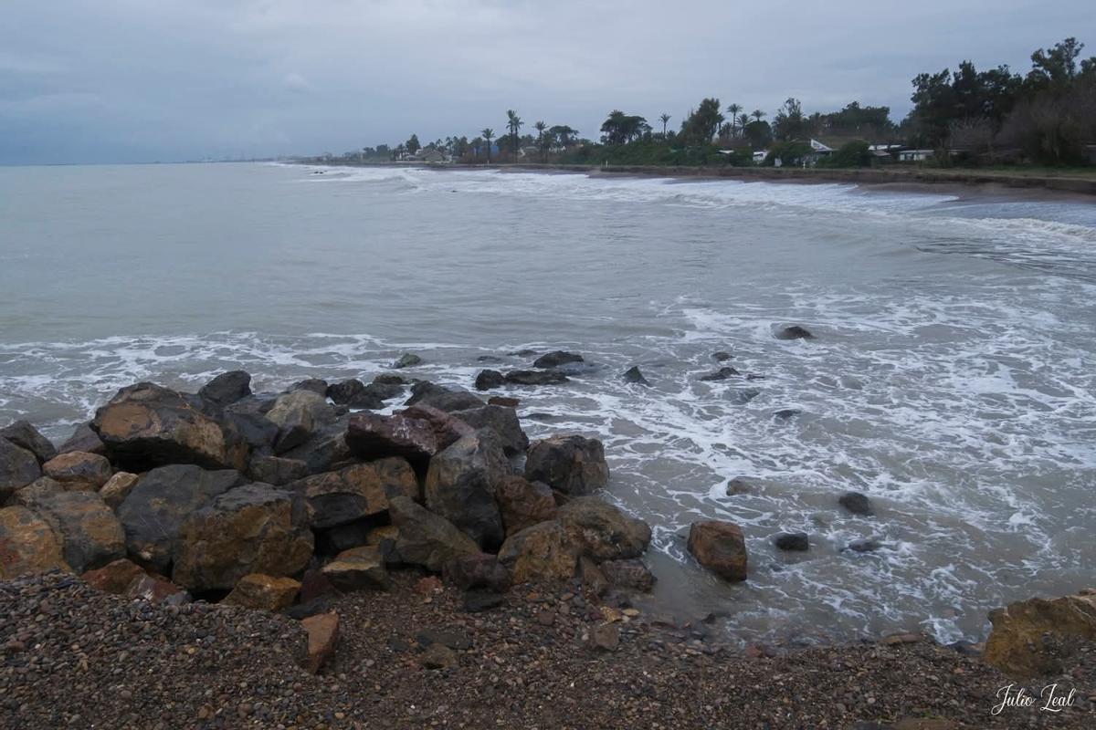 Vista de la playa de la Malvarrosa tras el temporal.