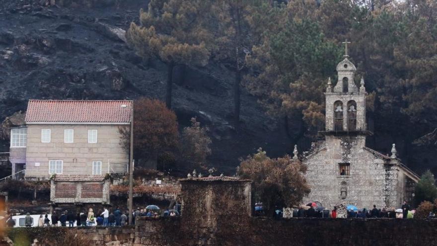 Funeral por las dos víctimas de los incendios // J. Lores