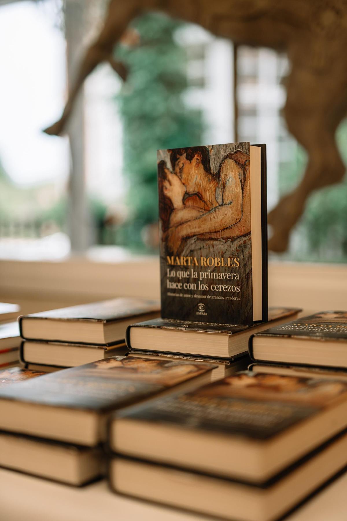 Marta Robles presentó su último libro "Lo que la primavera hace con los cerezos"