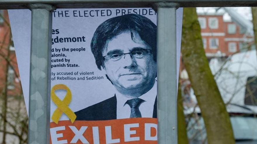 Un cartel de apoyo a Puigdemont en la cárcel de Neumuenster.