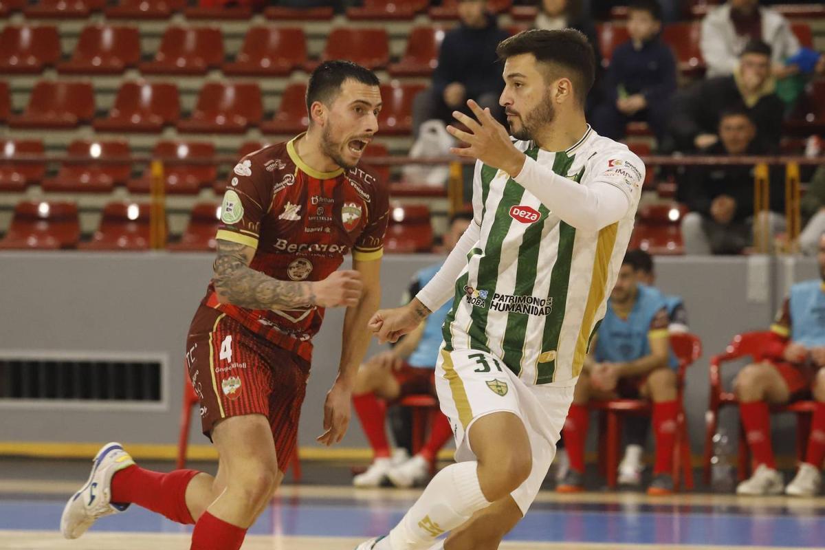 Andrei, a la derecha, en sus primeros minutos como jugador blanquiverde.