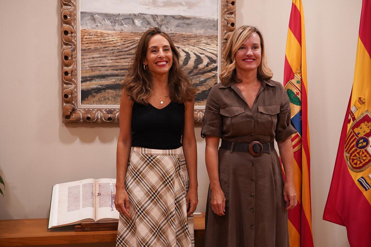 La líder del PSOE, Pilar Alegría, se reunió ayer con la presidenta de las Cortes, María Navarro.