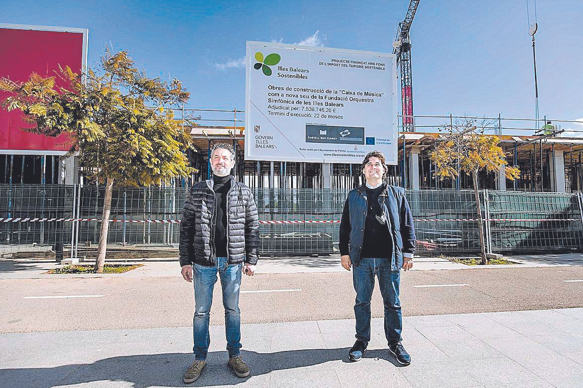 Pablo Mielgo (dcha.) y Pere Malondra en las obras.