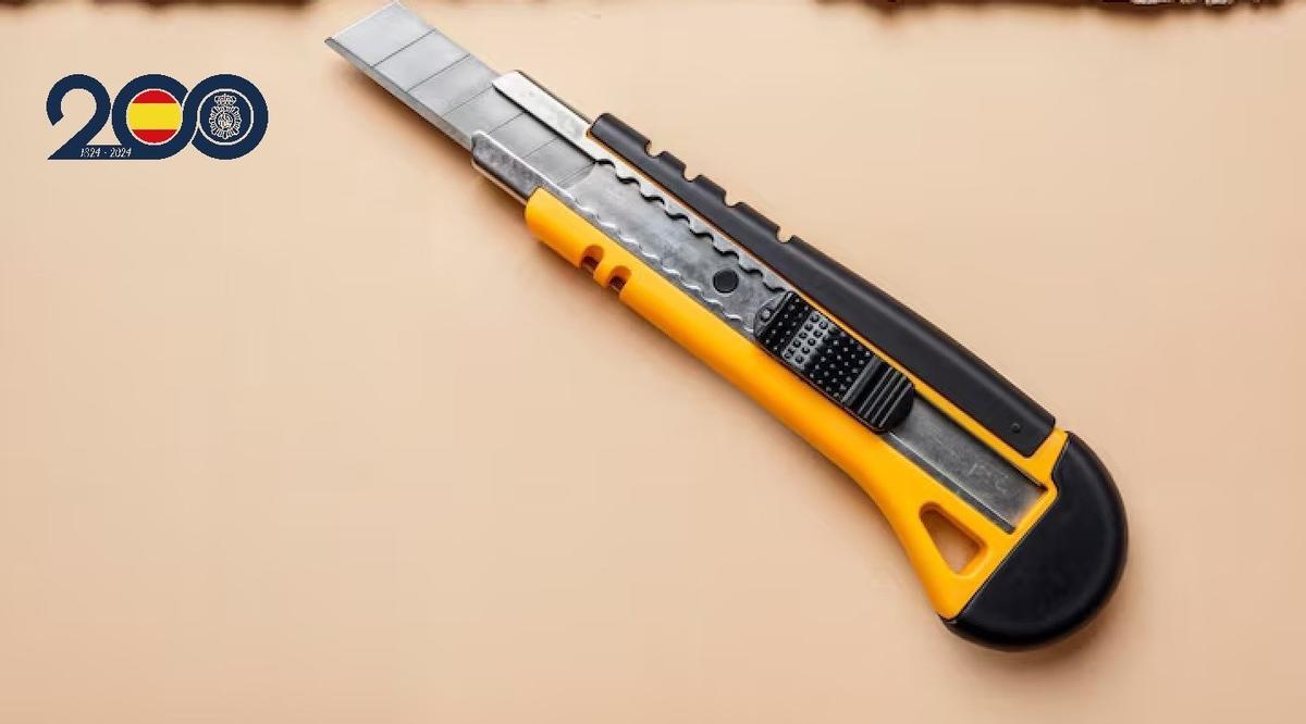 Cúter utilizado por la detenida para amenazar a las víctimas