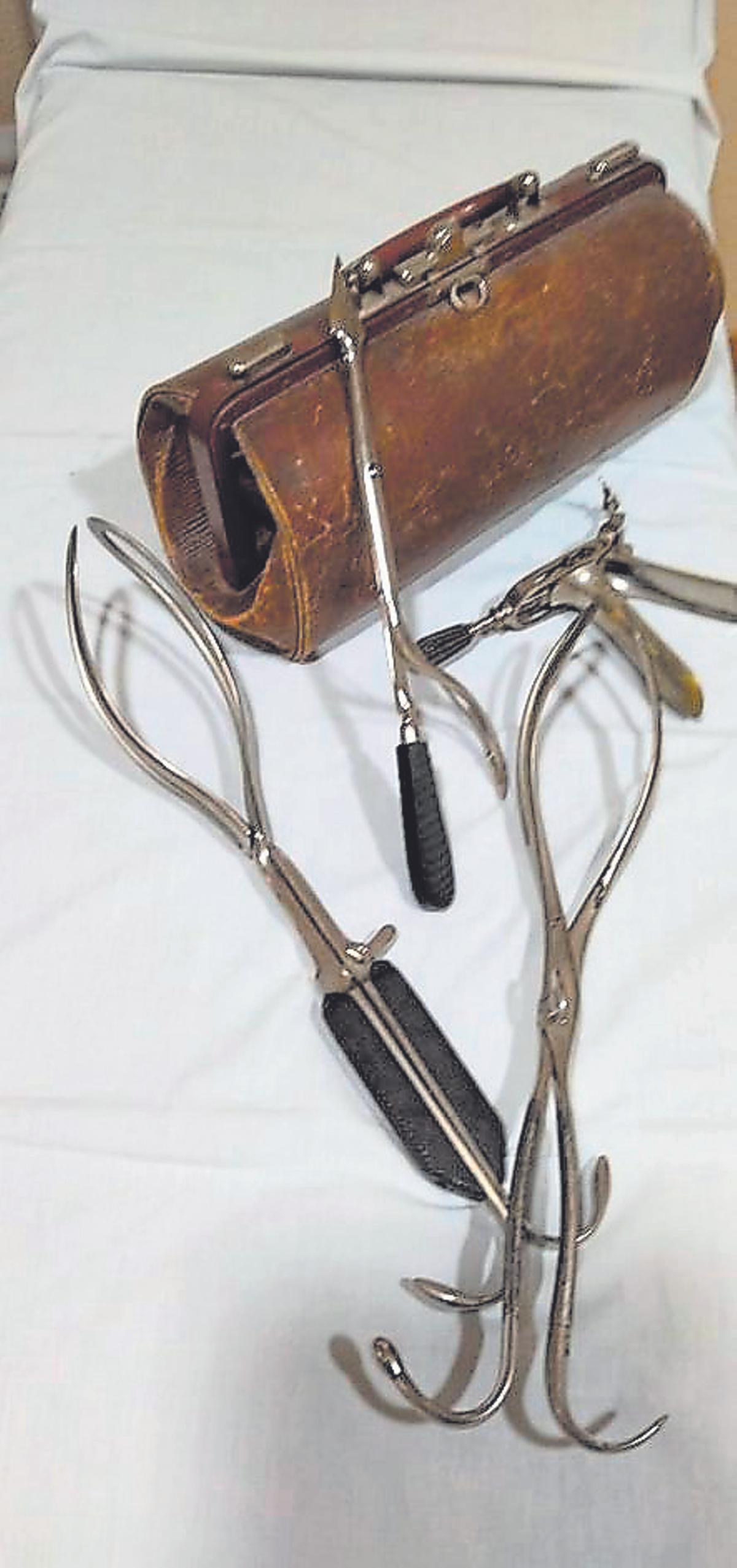 Maletín o Cabás e Instrumentos del médico Pascual Pérez.