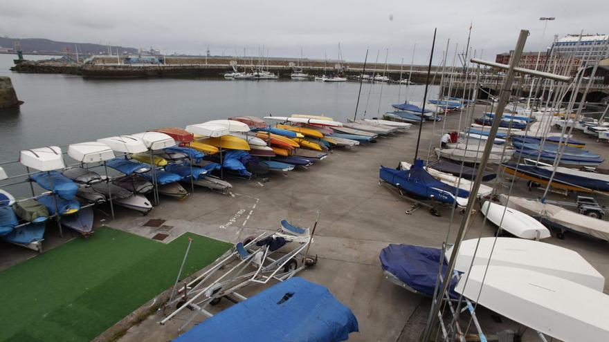 El Club de Regatas negocia llevar su escuela de vela a la Varada de Fomento